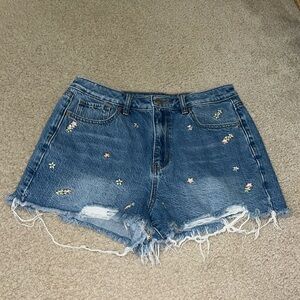 Embroidered Mom Short